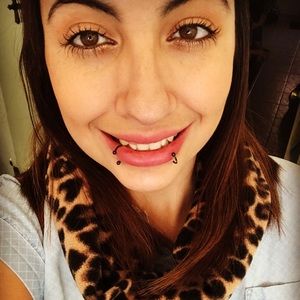 Meet your Posher, Dana